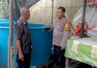 Bhabinkamtibmas-Desa-Tambak-Sawah-Tinjau-Budidaya-Ikan-Lele-Dukung-Program-P2B