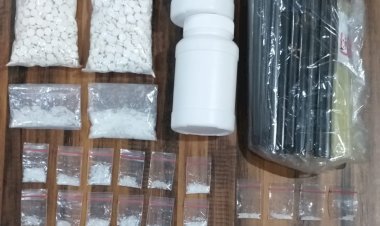 Polrestabes-Surabaya-Amankan-2-Tersangka-Pengedar-Narkoba-109gr-Sabu-dan-2.000-Pil-LL-Disita