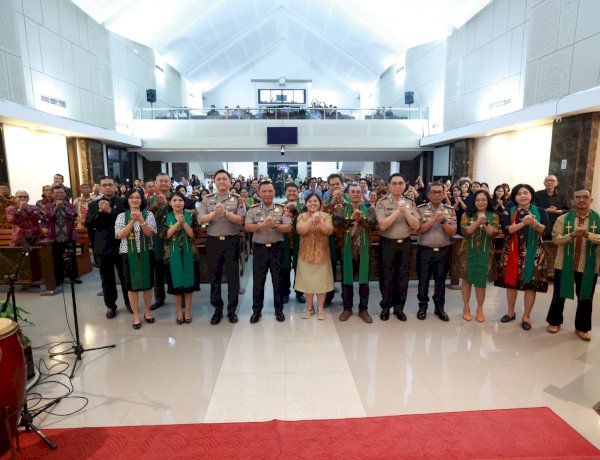 Wakapolda Jatim Gelar Minggu Kasih di GKJW Waru Sidoarjo, Ingatkan Bahaya Hoaks dan Bullying