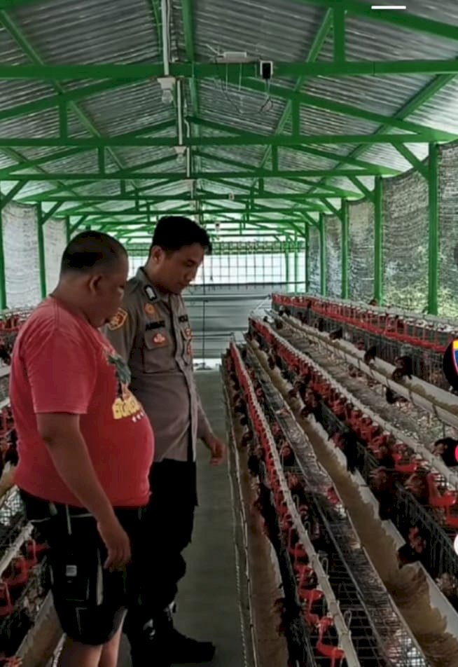 Bhabinkamtibmas Desa Bungurasih Lakukan Pendampingan Peternak Ayam untuk Dukung Ketahanan Pangan