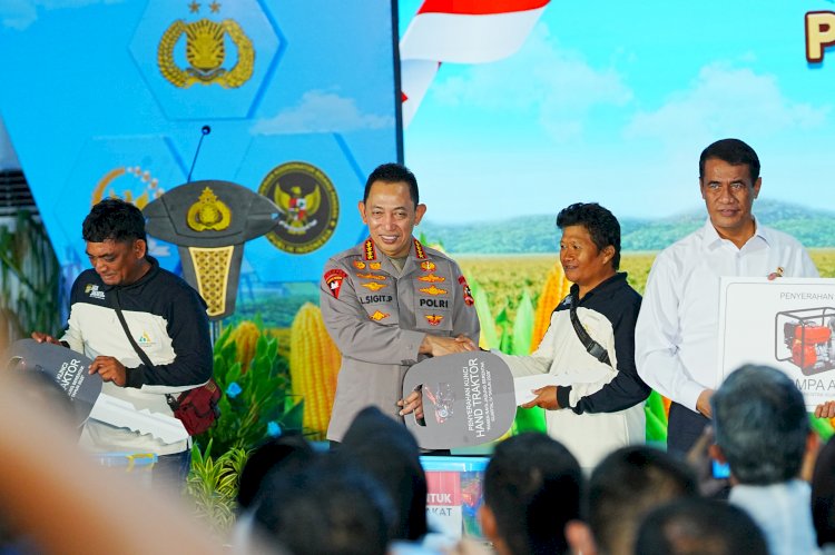 Panen Raya Jagung di Bekasi Kapolri Salurkan Alsintan dan Sembako untuk Kelompok Tani dan Masyarakat
